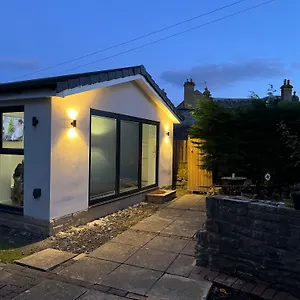 Private And Peaceful Space With Free Parking Baildon